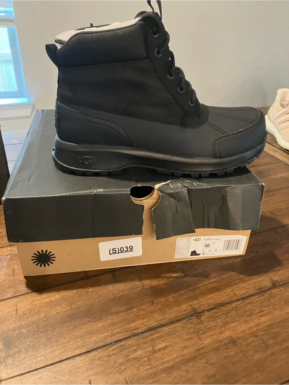 UGG Men’s Emmett Duck Boot Black Lace-Up Rugged Ankle Boots Sz 10